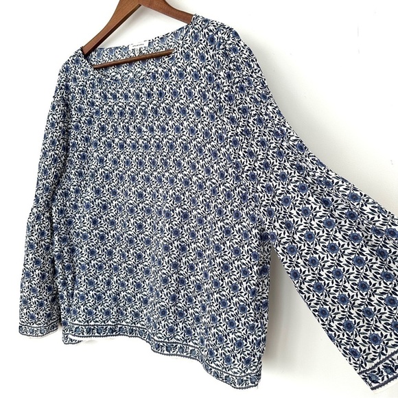 Max Studio top with crew neckline, bell sleeves, loose &  flowy, floral - Picture 1 of 12